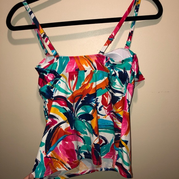 Swimsuit top - Picture 2 of 3